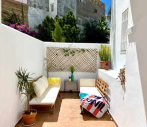 Luminoso apartamento con patio Conil Centro